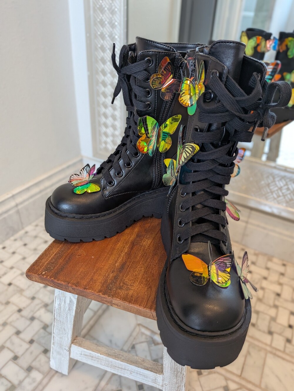 NWOT Women's 7 Club Exx Endless Dreaming Butterfly Boots - Picture 5 of 16